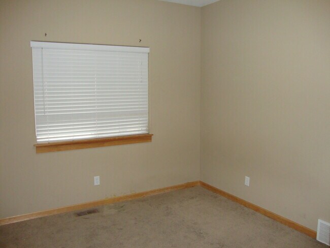 Building Photo - 503