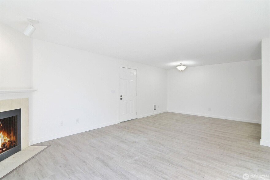Building Photo - 16817 Larch Way
