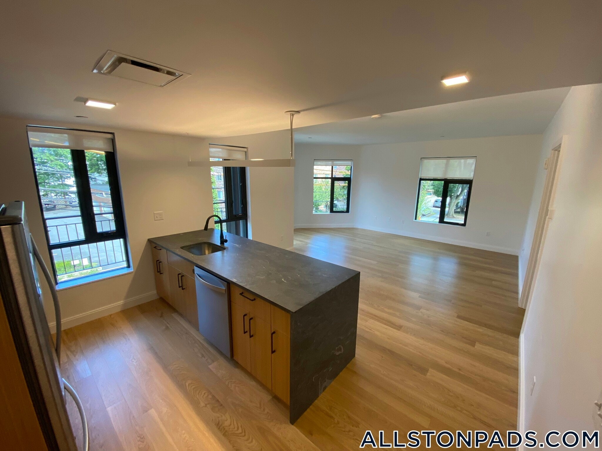 Building Photo - 83 Gardner St