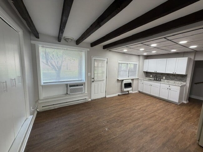 Building Photo - 563 S 24th St