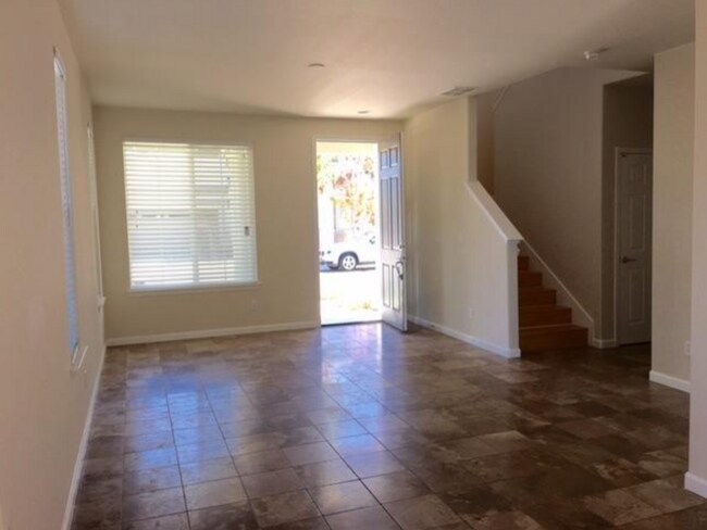 Building Photo - 9405 Clemente Dr