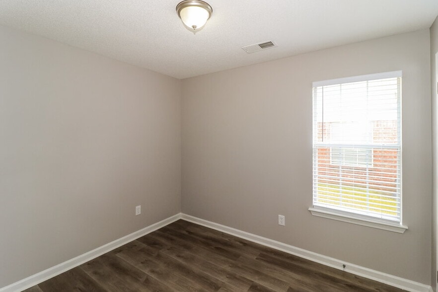 Building Photo - 1497 Pemberton Ln