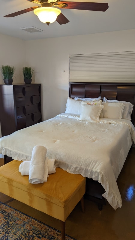 Building Photo - 2519 E Montecito Ave