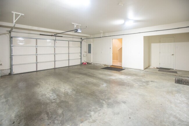 Building Photo - 11370 SW Thunder Terrace