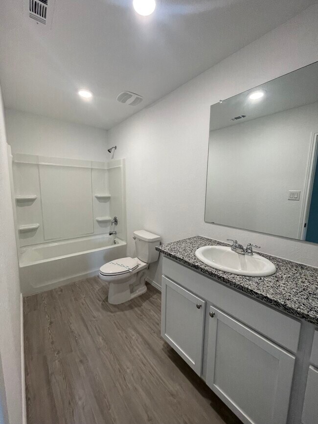 Bath 1 - 14428 Southton Basin