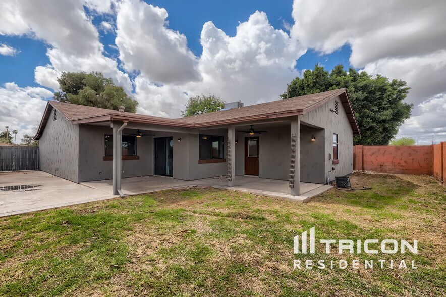 Building Photo - 2108 W Hermosa Dr