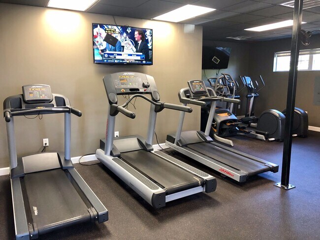 Building Photo - 3 Bedroom Apartment in University Village