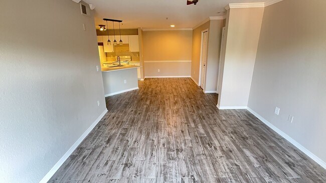 Building Photo - Beautiful 1 bedroom condo for rent in Lake...