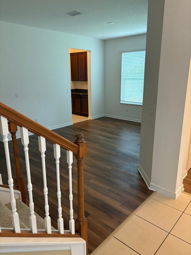 Building Photo - IMMEDIATE OCCUPANCY !!! LARGE// 5 Bedroom ...