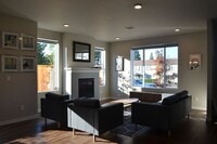 Building Photo - Spacious Master Bedroom for Rent in Modern...