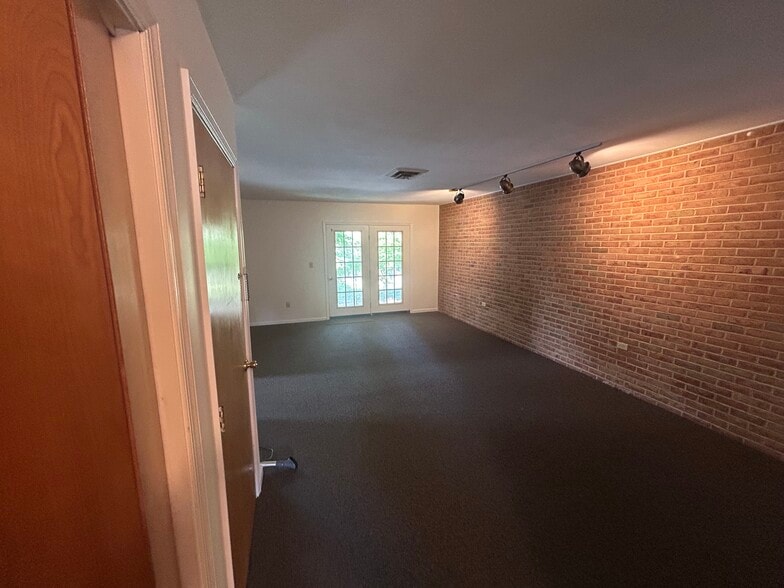 Building Photo - 21-23 Rosemont Ct