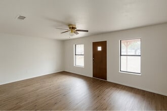 Building Photo - 115 E Cone St