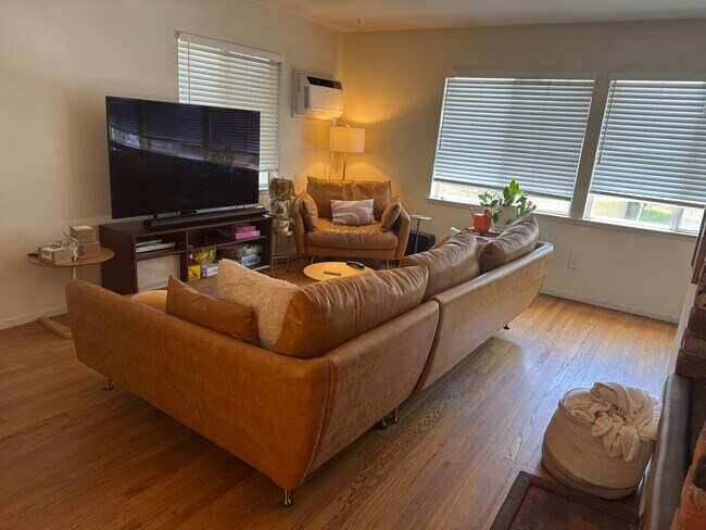 Living Room - 1860 Deloz Ave