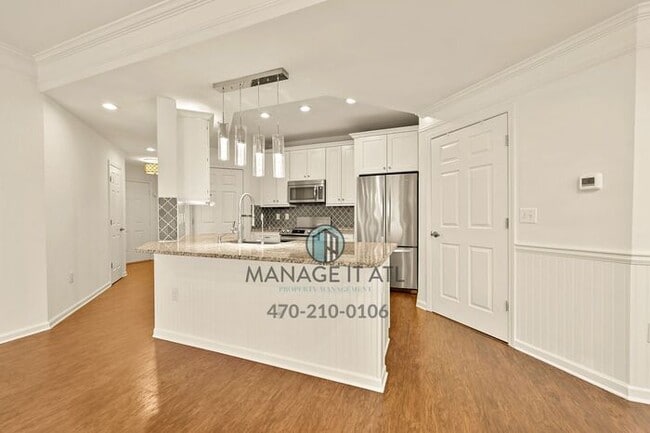 Building Photo - Elegant 2 Bedroom Condo in Buckhead. Gated...