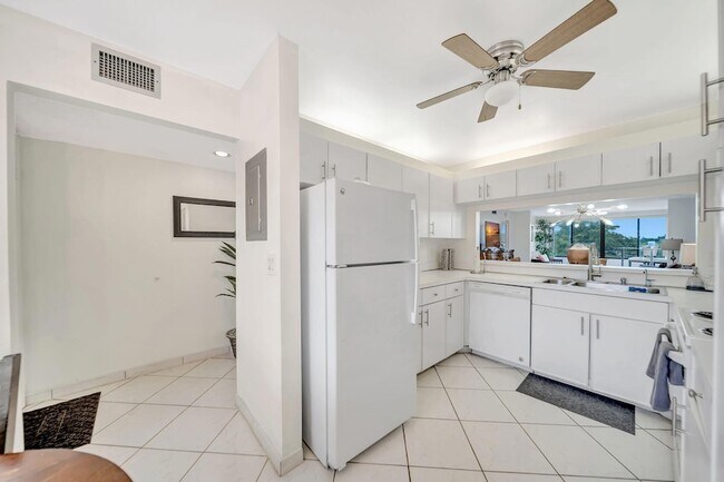 Building Photo - 9485 N Belfort Cir