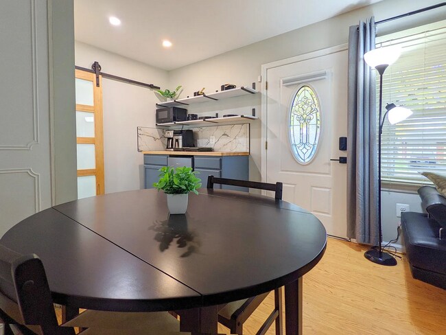 Building Photo - 1102 S Buckingham Rd