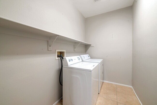 Building Photo - 7129 Bocaire Dr