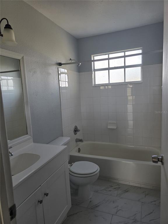 Building Photo - 2494 Sweetwater Club Cir