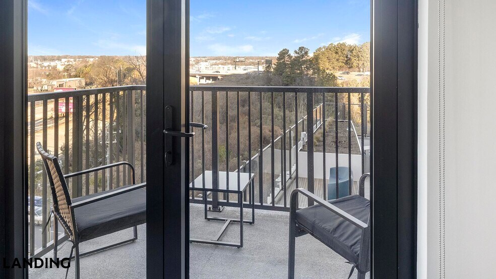 Building Photo - 1007 S Mint St