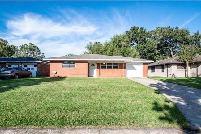 Building Photo - 1908 Peachwood Dr