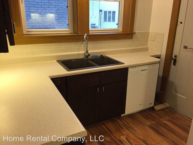 Building Photo - 1448-1450 Lake Dr SE