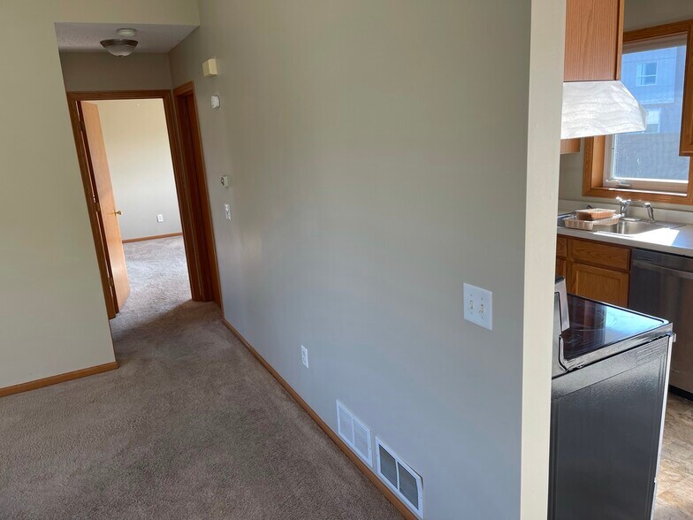 Building Photo - 2015 Brittany Ct