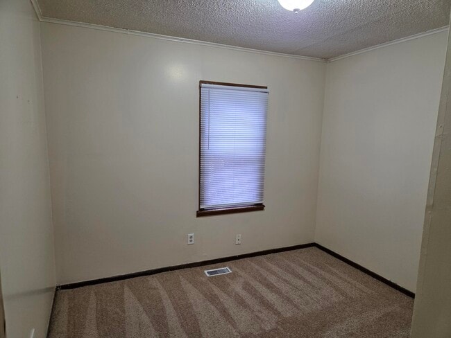 Building Photo - 2631 N Knox Ave