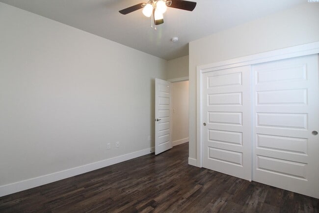 Building Photo - 4 Bed/2 Bath Home in Richland