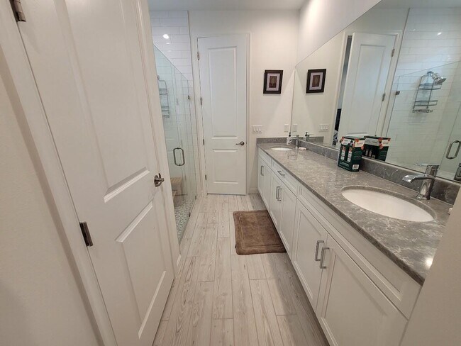 Building Photo - 6812 Pointe of Woods Dr