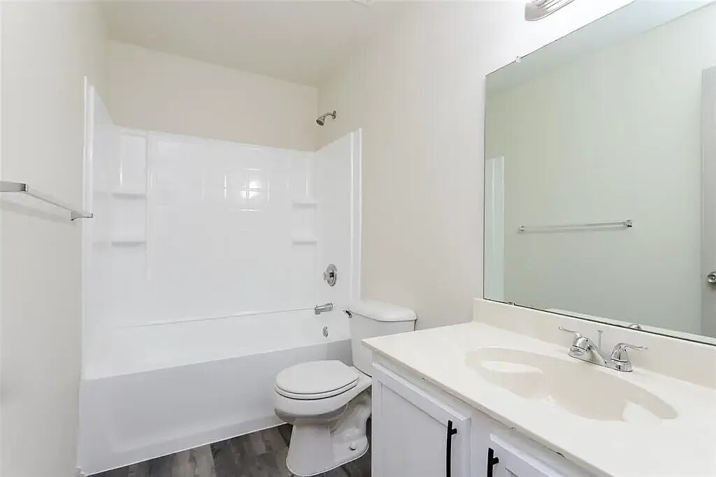 Building Photo - 818 Moss Glen Trl