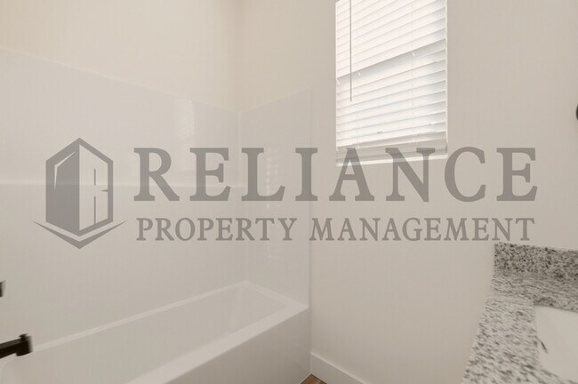 Building Photo - 601 Elmwood St