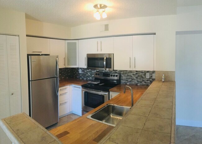 Building Photo - 1721 Village Blvd