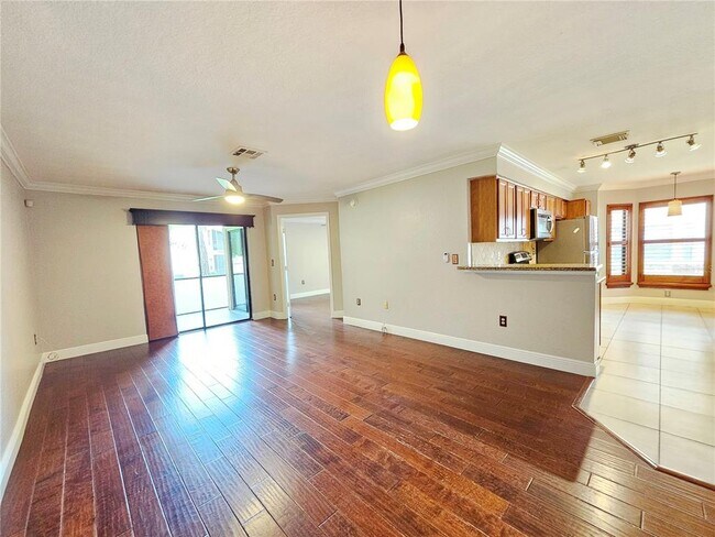 Building Photo - 7838 Sugar Bend Dr