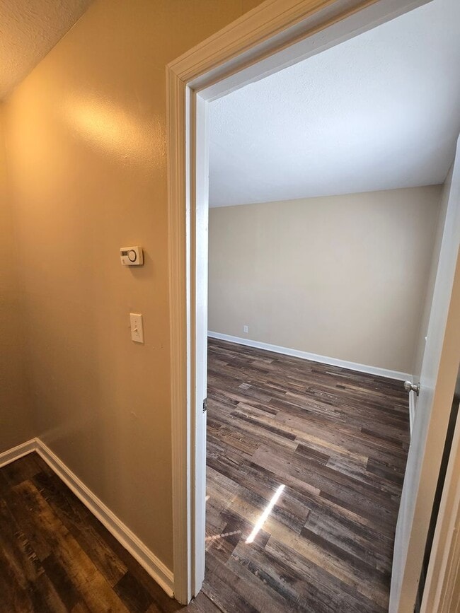 Building Photo - Charming 3 Bedrooms, 2 Full Bathroom Home!...