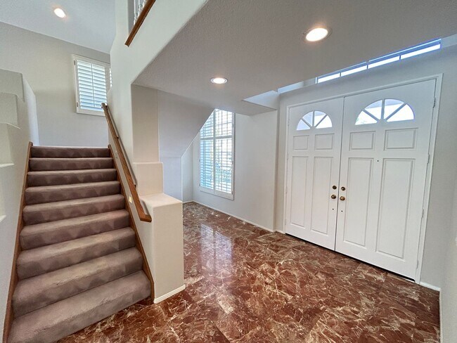 Building Photo - 8132 E Hillsdale Dr
