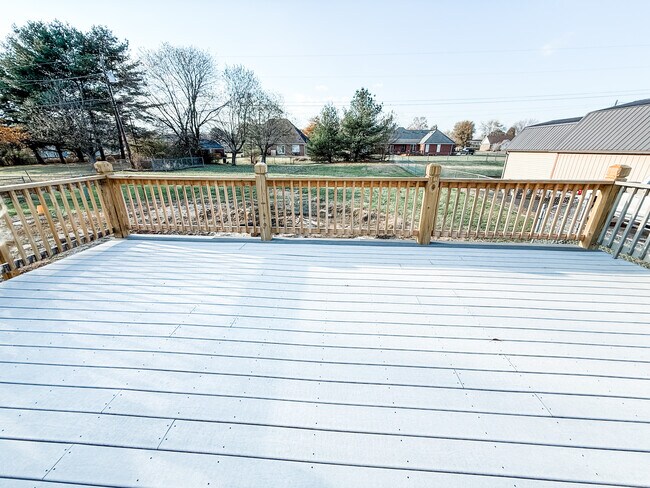 Building Photo - 208 Green Acres Dr