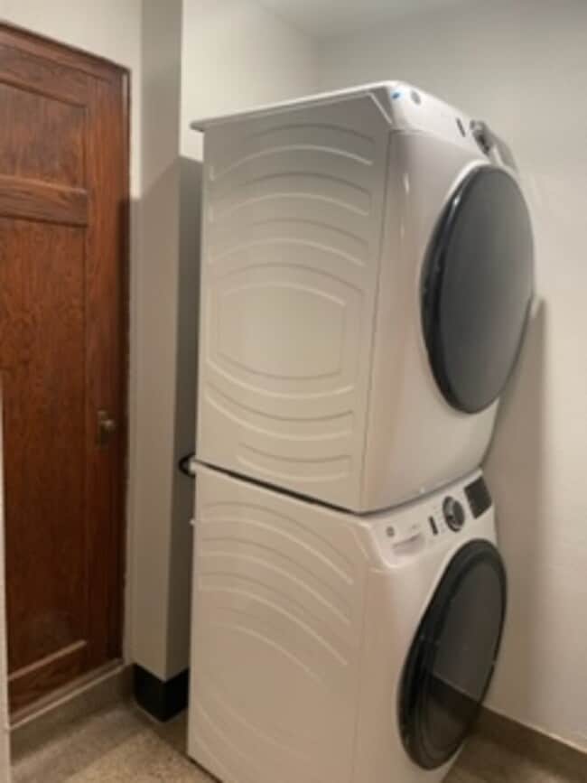 Building Photo - Central Square