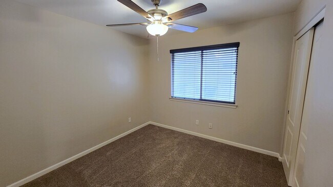 Building Photo - 4 Bedroom Home in the Silverhawke Communit...