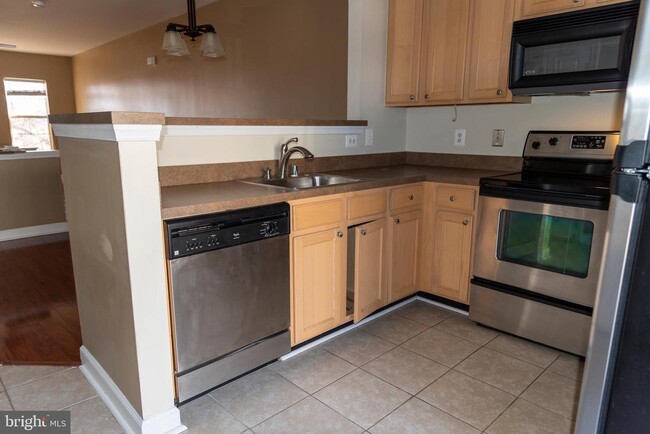 Building Photo - 42425 Goldenseal Square