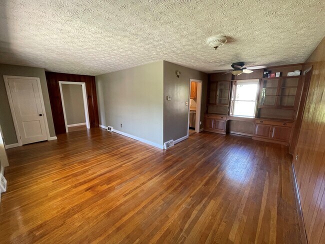 Building Photo - 9 Winston Ave