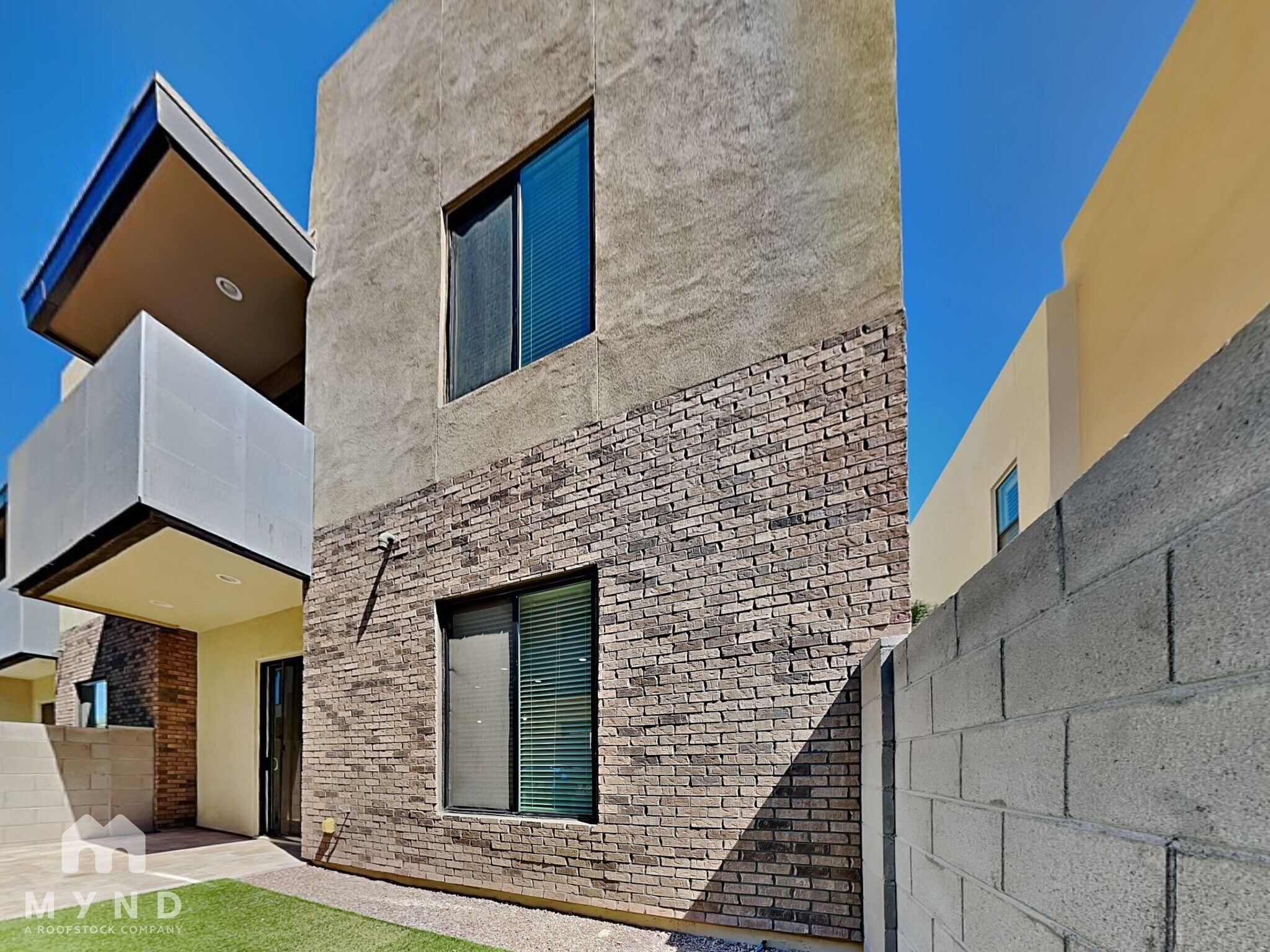 Building Photo - 901 S Smith Rd