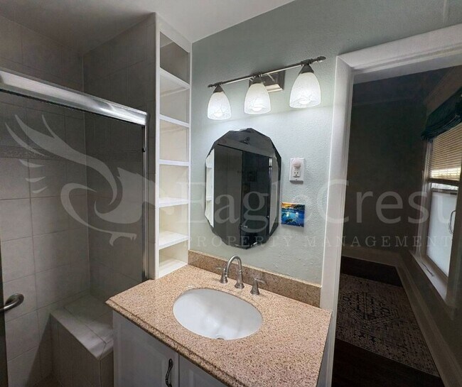 Building Photo - Three Bedroom, Two Bathroom House Near Sha...