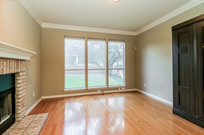 Building Photo - Amazing home ready to move in!