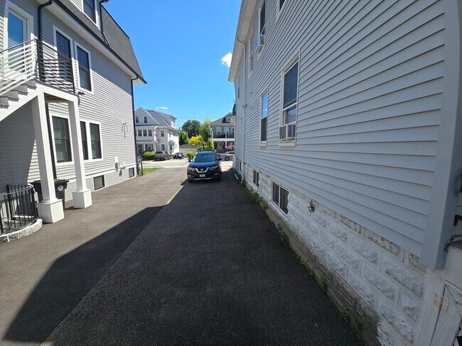 Building Photo - 146 Hillside Rd