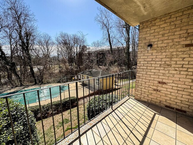 Building Photo - ***Coming Soon*** Sun-filled 1 Bed 1 Bath Condo In Scenic River Terrace - Water Included!