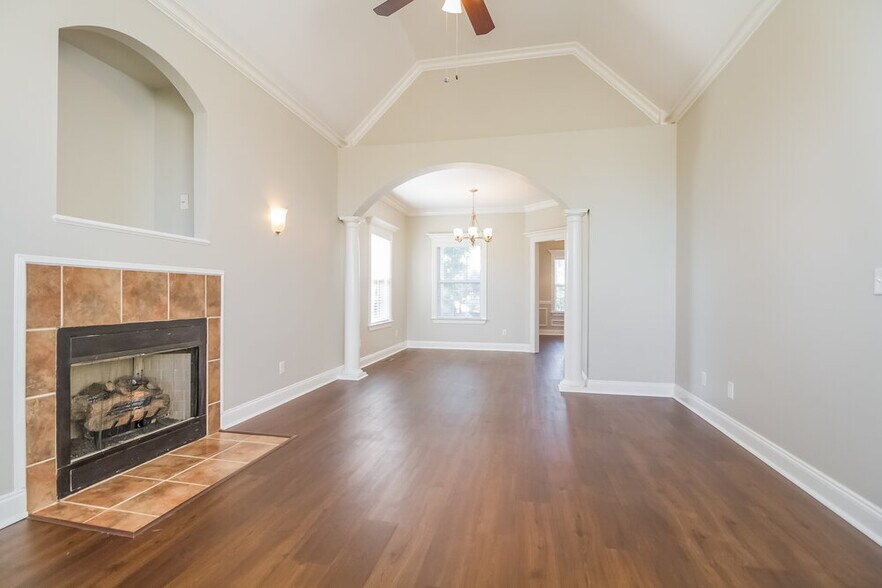 Building Photo - 2641 Westhaven Dr