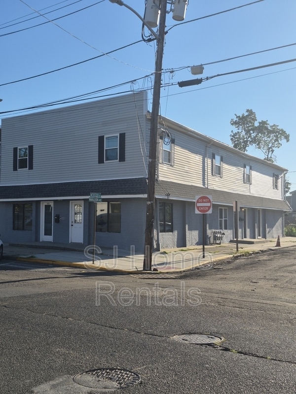 Building Photo - 215 S Pavilion Ave