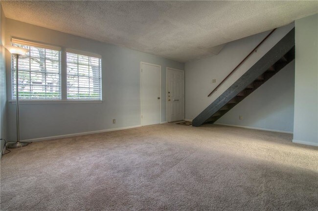Building Photo - 7407 Shadow Hill Dr