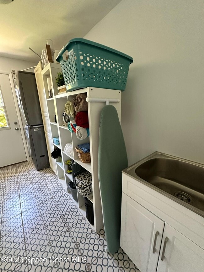 Building Photo - 302 W Osceola Ln