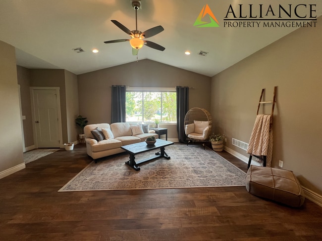 Building Photo - Beautiful Home on the East Side!